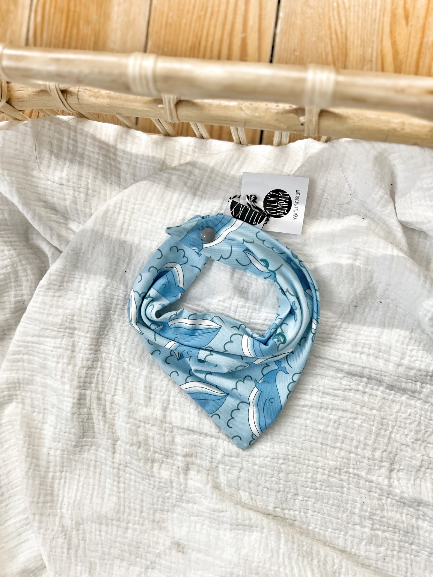 Sofortverkauf Halstuch Simple Bib Whale