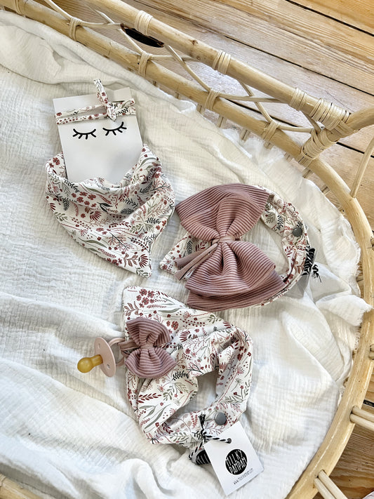 Sofortverkauf  Simple Bib Halstuch Rose Wood Flowers