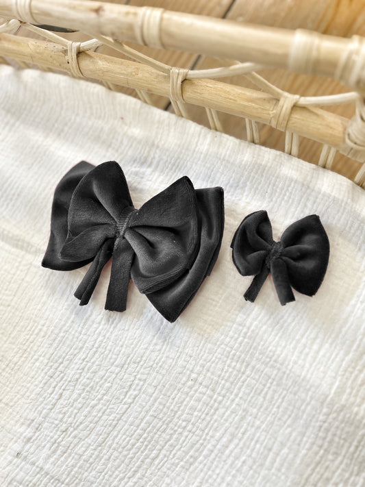 Snap On Bows Black Velvet