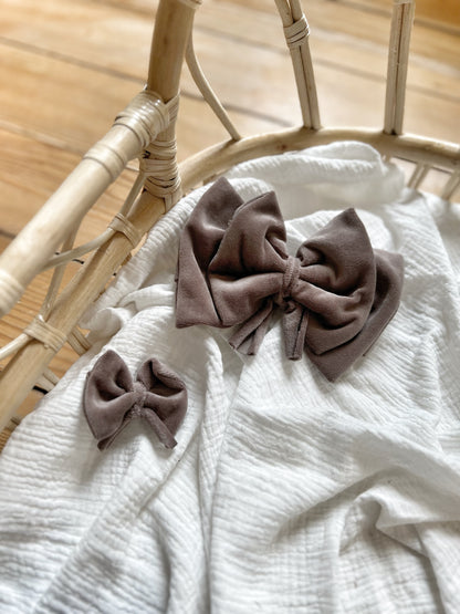 Snap On Bows Taupe Velvet